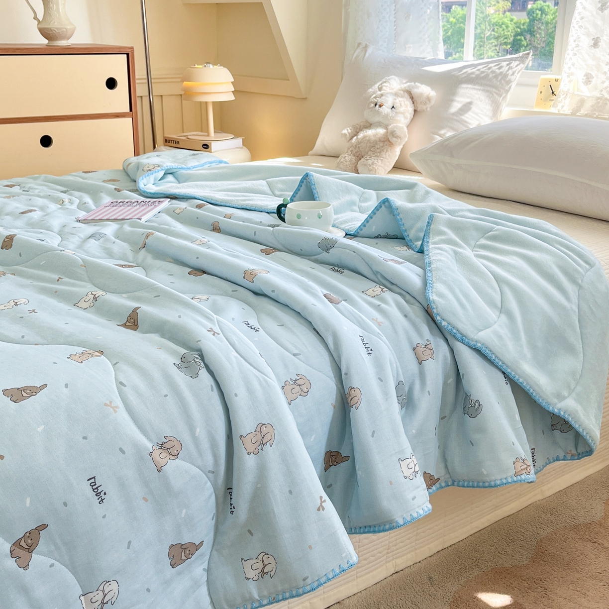 91家纺网 家纺一手货源 找家纺 小叮当家纺仓储工厂店 2025新款全棉双层纱牛奶绒毛毯毯子 双层纱毛毯-玩偶小兔