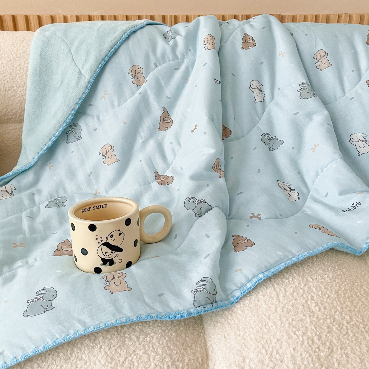 91家纺网 家纺一手货源 找家纺 小叮当家纺仓储工厂店 2025新款全棉双层纱牛奶绒毛毯毯子 双层纱毛毯-玩偶小兔