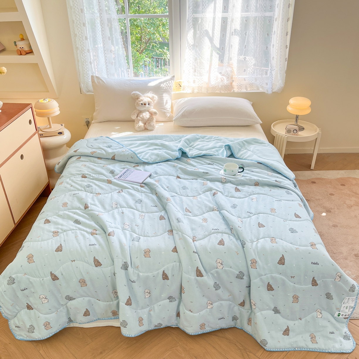 91家纺网 家纺一手货源 找家纺 小叮当家纺仓储工厂店 2025新款全棉双层纱牛奶绒毛毯毯子 双层纱毛毯-玩偶小兔