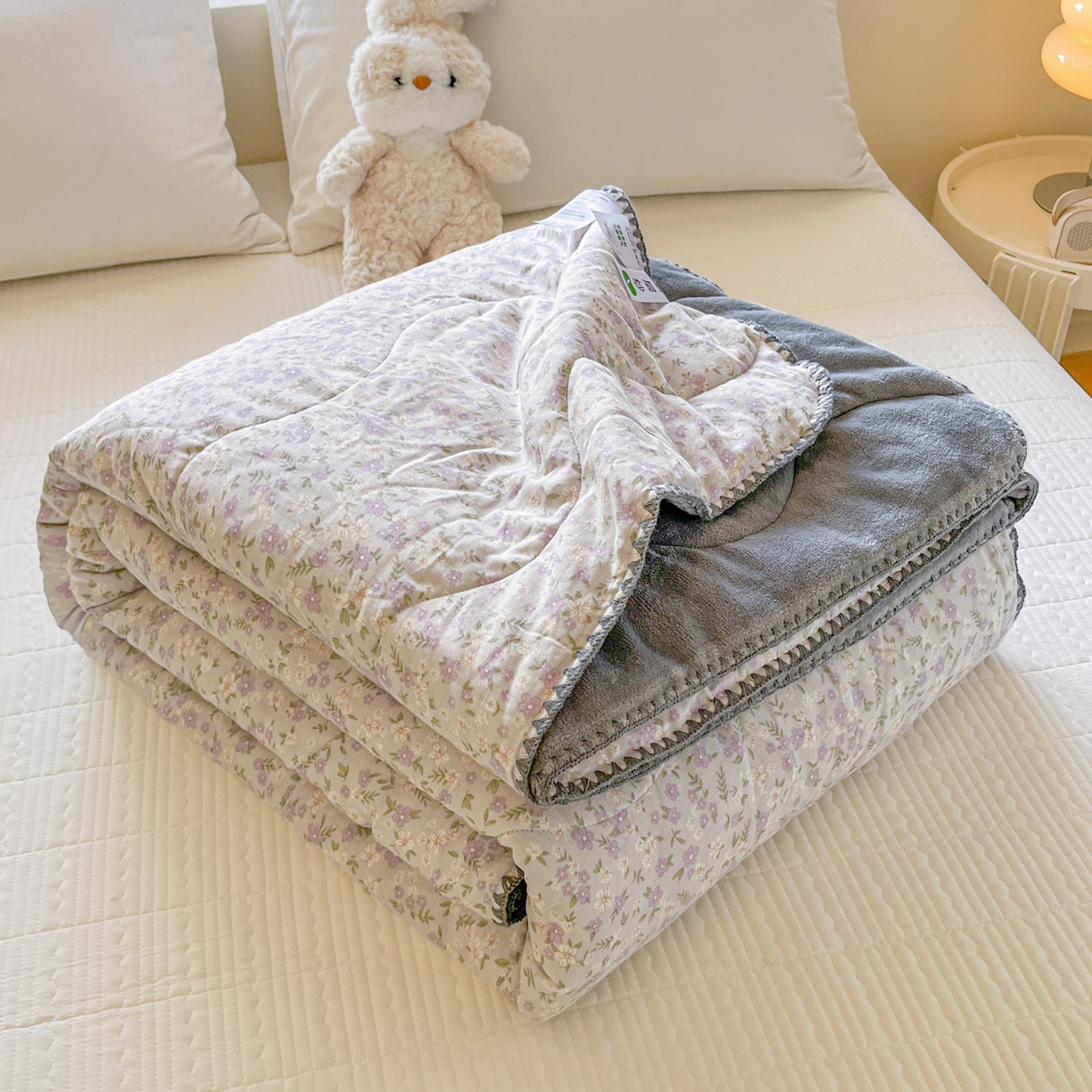 91家纺网 家纺一手货源 找家纺 小叮当家纺仓储工厂店 2025新款全棉双层纱牛奶绒毛毯毯子 双层纱毛毯-风信紫