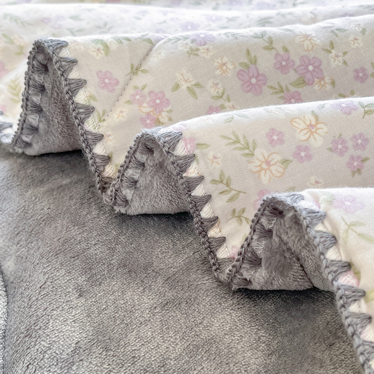 91家纺网 家纺一手货源 找家纺 小叮当家纺仓储工厂店 2025新款全棉双层纱牛奶绒毛毯毯子 双层纱毛毯-风信紫