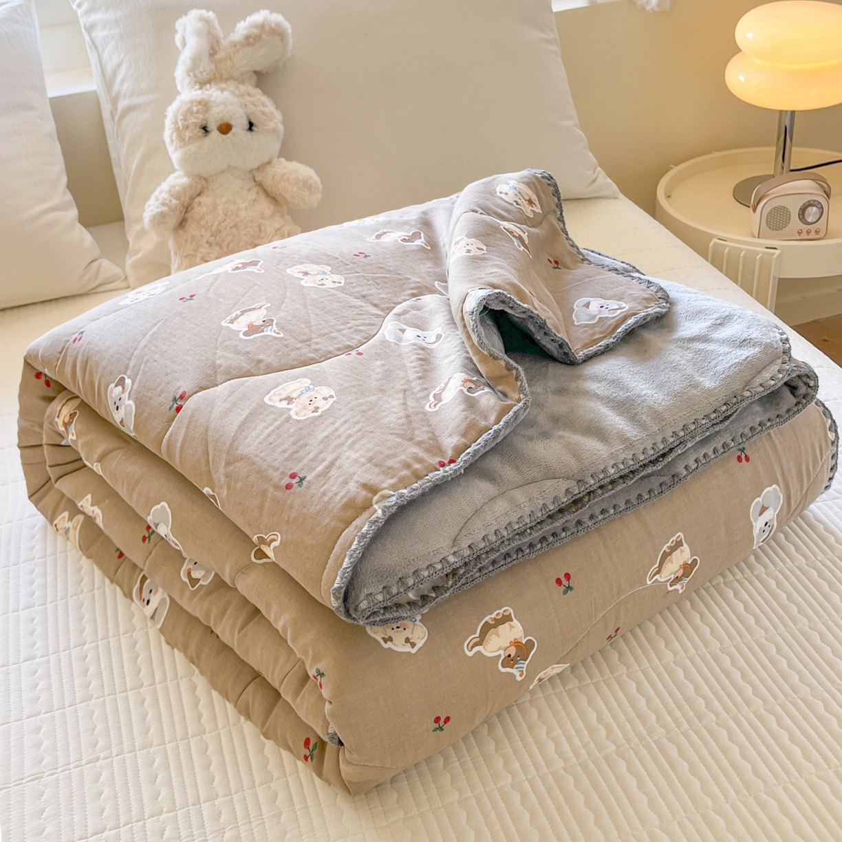 91家纺网 家纺一手货源 找家纺 小叮当家纺仓储工厂店 2025新款全棉双层纱牛奶绒毛毯毯子 双层纱毛毯-樱桃小狗