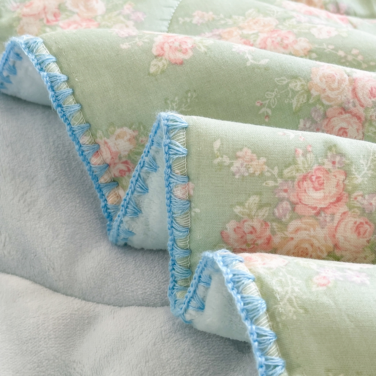 91家纺网 家纺一手货源 找家纺 小叮当家纺仓储工厂店 2025新款全棉双层纱牛奶绒毛毯毯子 双层纱毛毯-绿色雅韵