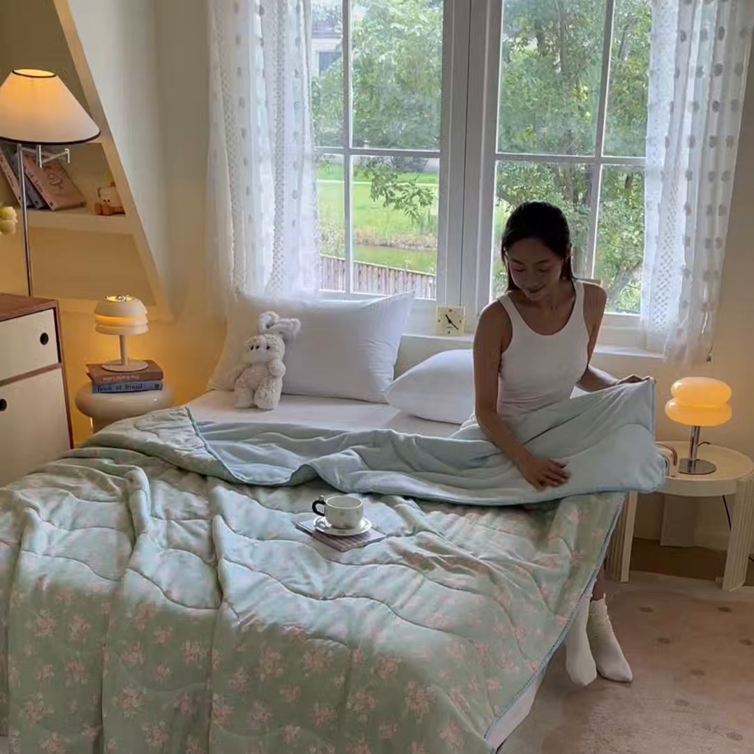 91家纺网 家纺一手货源 找家纺 小叮当家纺仓储工厂店 2025新款全棉双层纱牛奶绒毛毯毯子 双层纱毛毯-绿色雅韵