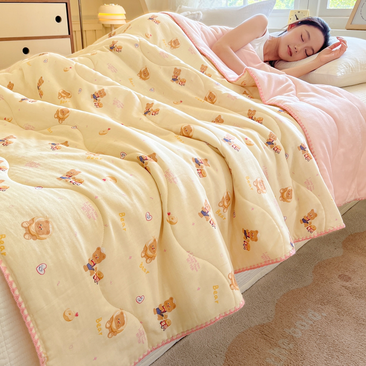 91家纺网 家纺一手货源 找家纺 小叮当家纺仓储工厂店 2025新款全棉双层纱牛奶绒毛毯毯子 双层纱毛毯-小熊故事