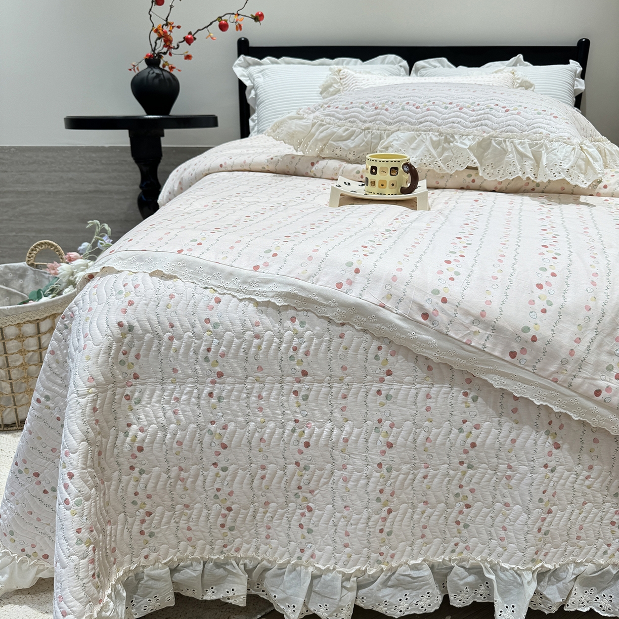 91家纺网 家纺一手货源 找家纺 莱豫家纺 2025新款全棉花边四季被5斤有同款床盖三件套 草莓酱