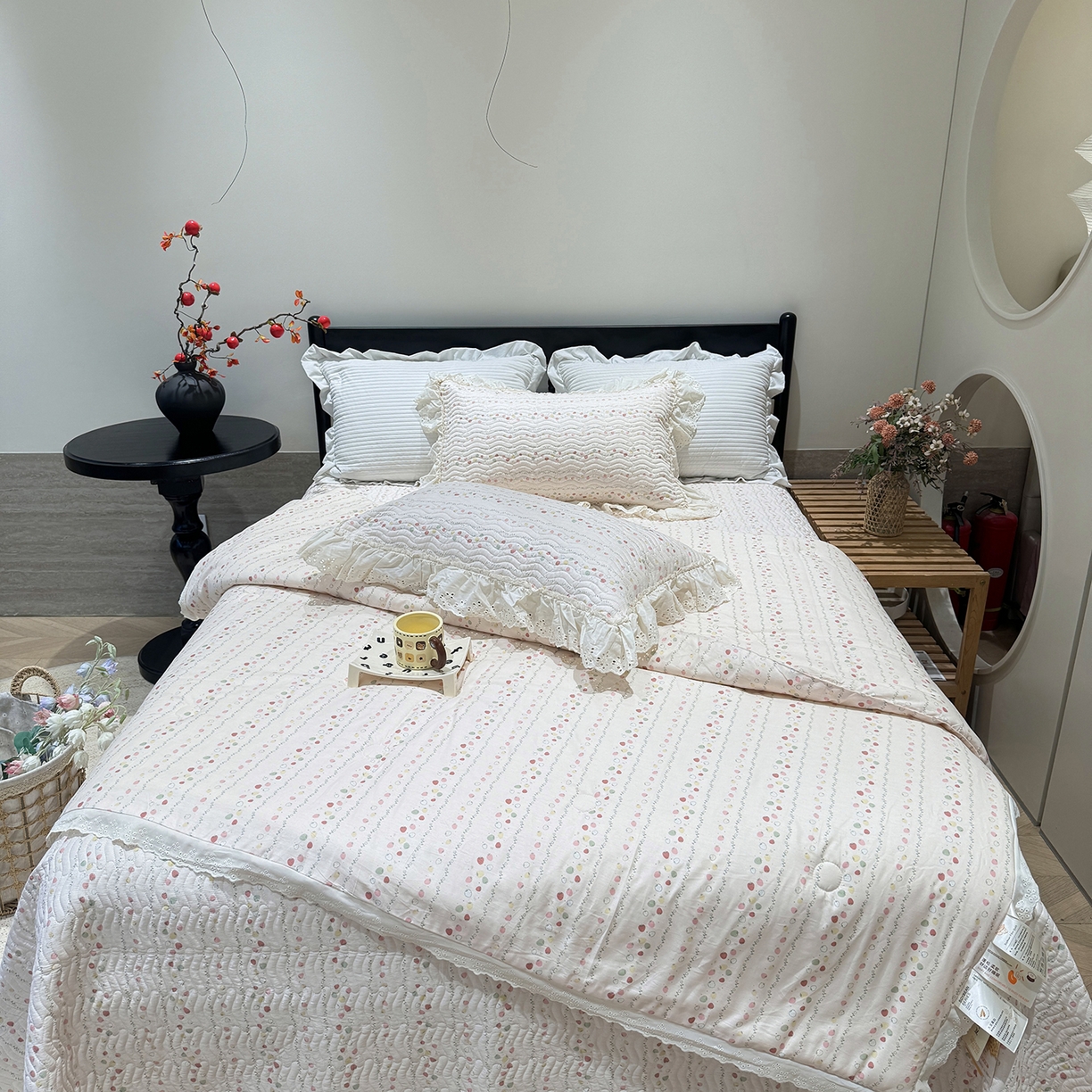 91家纺网 家纺一手货源 找家纺 莱豫家纺 2025新款全棉花边四季被5斤有同款床盖三件套 草莓酱