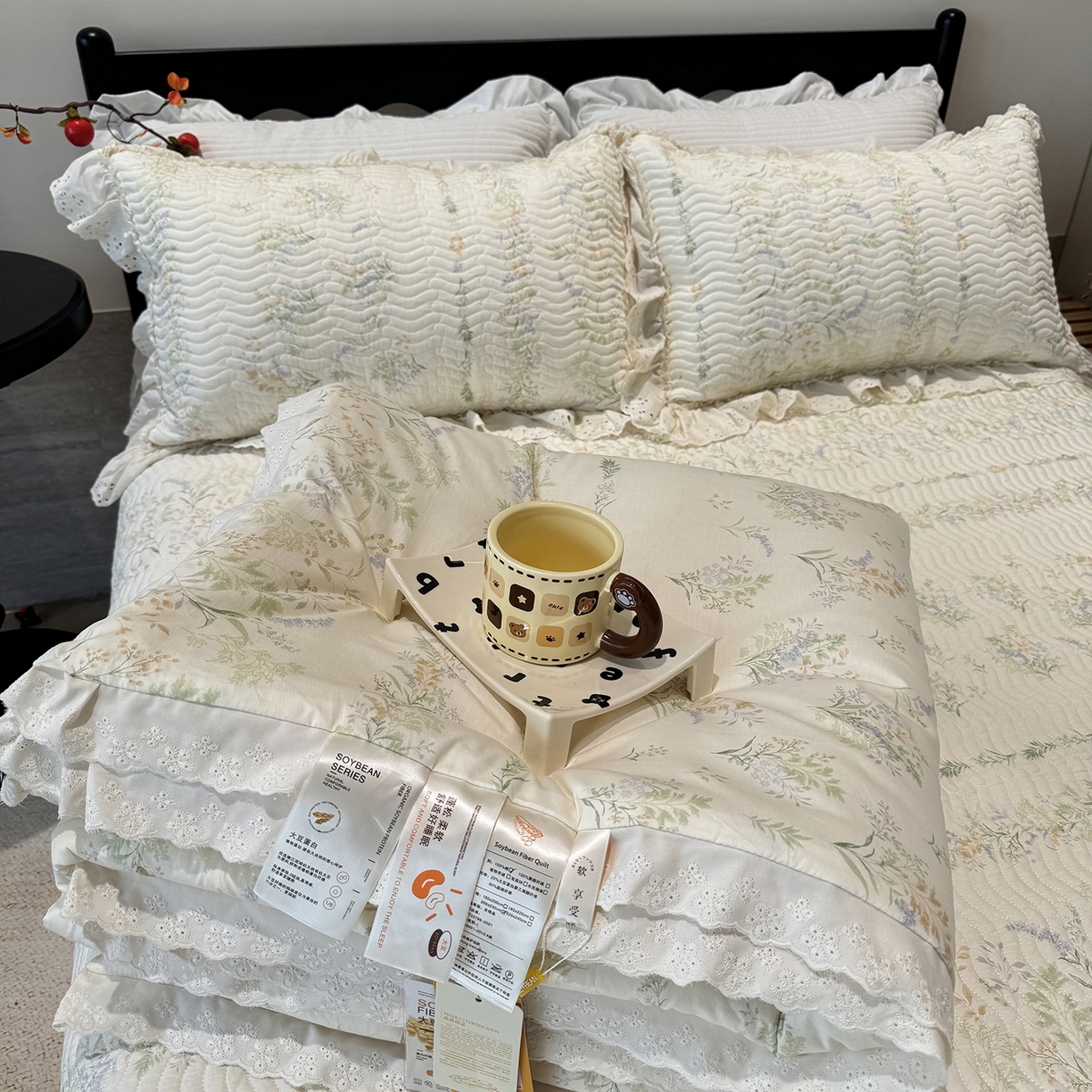 91家纺网 家纺一手货源 找家纺 莱豫家纺 2025新款全棉花边四季被5斤有同款床盖三件套 芳草恋