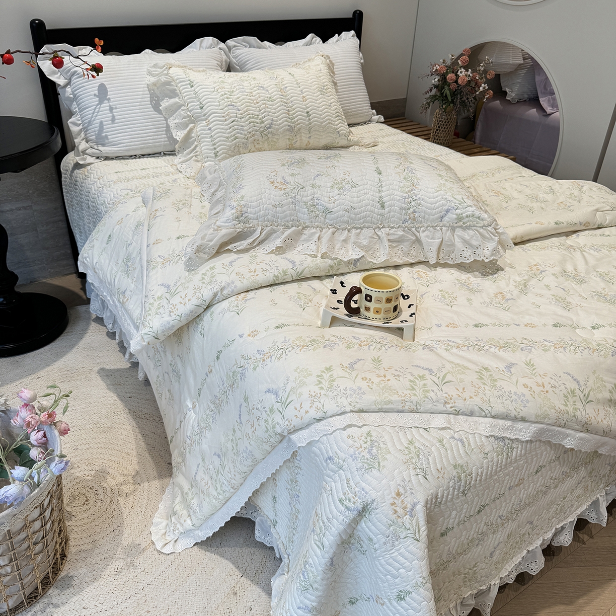 91家纺网 家纺一手货源 找家纺 莱豫家纺 2025新款全棉花边四季被5斤有同款床盖三件套 芳草恋