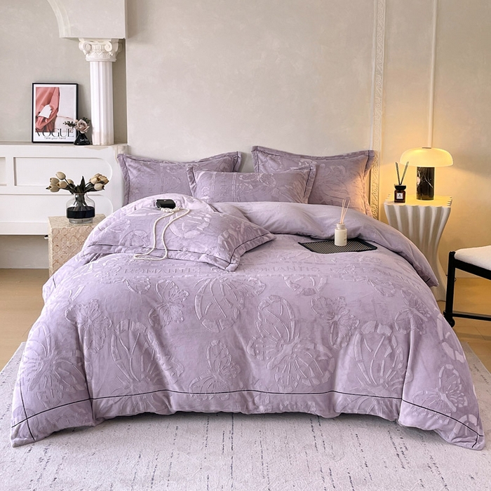 91家纺网 家纺一手货源 找家纺 （总）慕希家纺 2025新款高克重牛奶绒雕花四件套-蝶梦