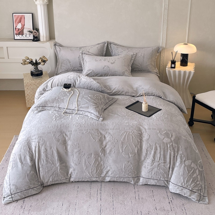 91家纺网 家纺一手货源 找家纺 慕希家纺 2025新款高克重牛奶绒雕花四件套-蝶梦 蝶梦-石英灰