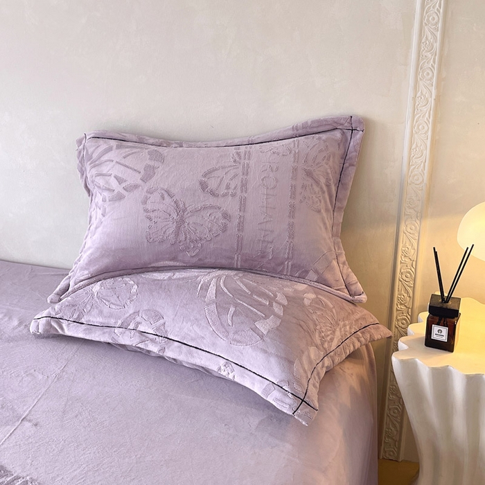 91家纺网 家纺一手货源 找家纺 慕希家纺 2025新款高克重牛奶绒雕花四件套-蝶梦 蝶梦-风信紫