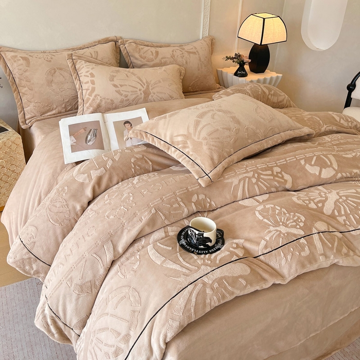 91家纺网 家纺一手货源 找家纺 慕希家纺 2025新款高克重牛奶绒雕花四件套-蝶梦 蝶梦-可可棕