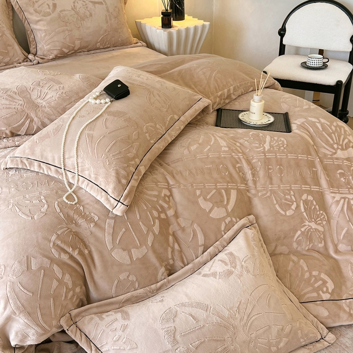 91家纺网 家纺一手货源 找家纺 慕希家纺 2025新款高克重牛奶绒雕花四件套-蝶梦 蝶梦-可可棕