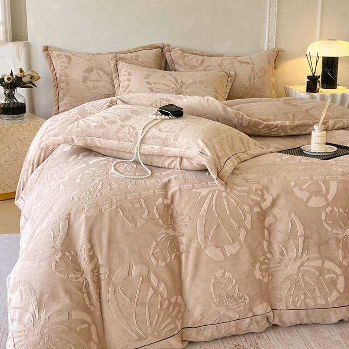 91家纺网 家纺一手货源 找家纺 慕希家纺 2025新款高克重牛奶绒雕花四件套-蝶梦 蝶梦-可可棕