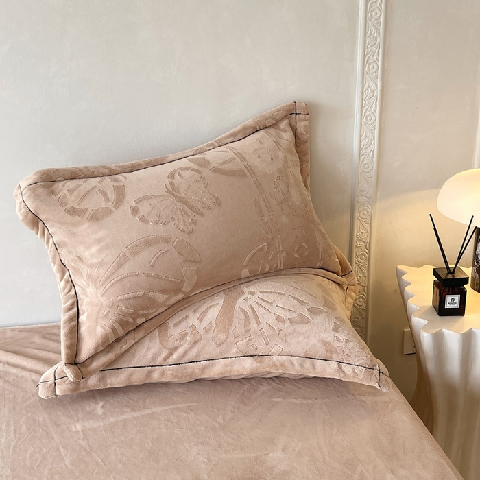 91家纺网 家纺一手货源 找家纺 慕希家纺 2025新款高克重牛奶绒雕花四件套-蝶梦 蝶梦-可可棕