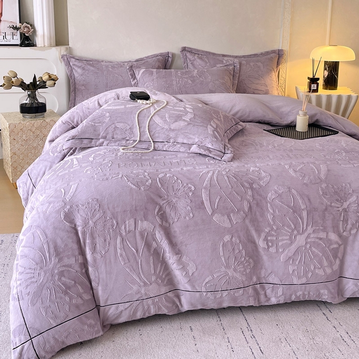 91家纺网 家纺一手货源 找家纺 慕希家纺 2025新款高克重牛奶绒雕花四件套-蝶梦 蝶梦-风信紫