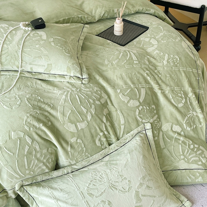 91家纺网 家纺一手货源 找家纺 慕希家纺 2025新款高克重牛奶绒雕花四件套-蝶梦 蝶梦-豆蔻绿