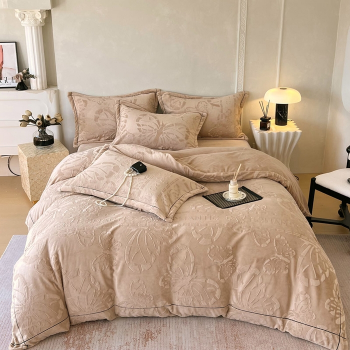 91家纺网 家纺一手货源 找家纺 慕希家纺 2025新款高克重牛奶绒雕花四件套-蝶梦 蝶梦-可可棕