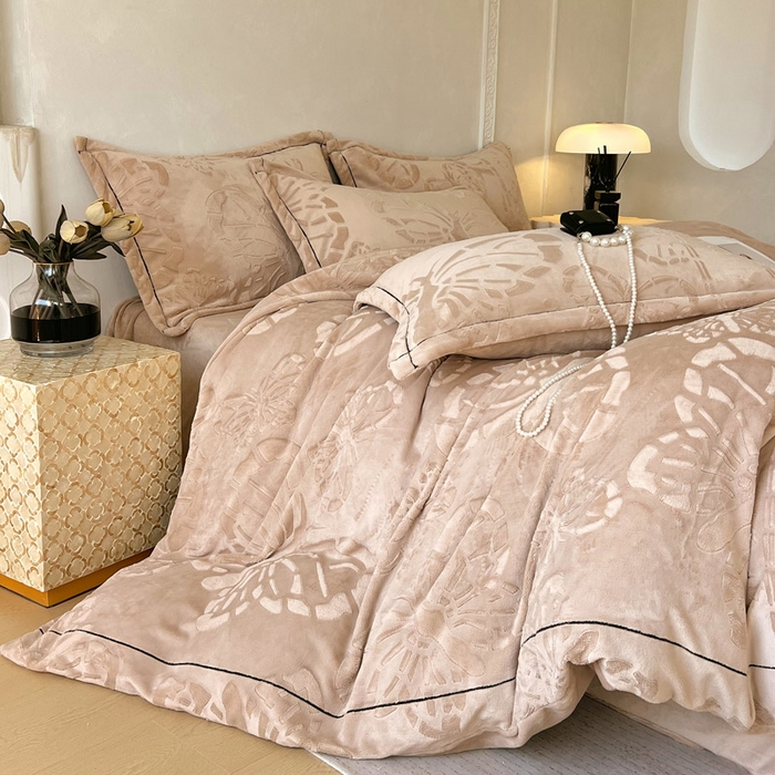 91家纺网 家纺一手货源 找家纺 慕希家纺 2025新款高克重牛奶绒雕花四件套-蝶梦 蝶梦-可可棕