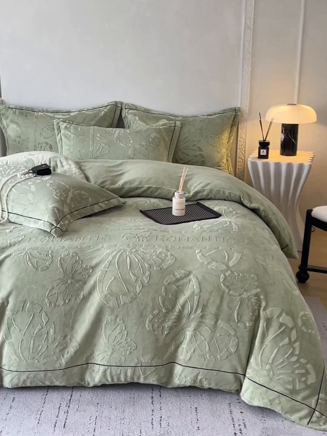 91家纺网 家纺一手货源 找家纺 （总）慕希家纺 2025新款高克重牛奶绒雕花四件套-蝶梦