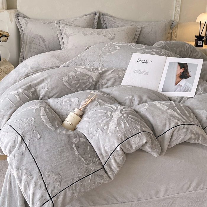 91家纺网 家纺一手货源 找家纺 慕希家纺 2025新款高克重牛奶绒雕花四件套-蝶梦 蝶梦-石英灰