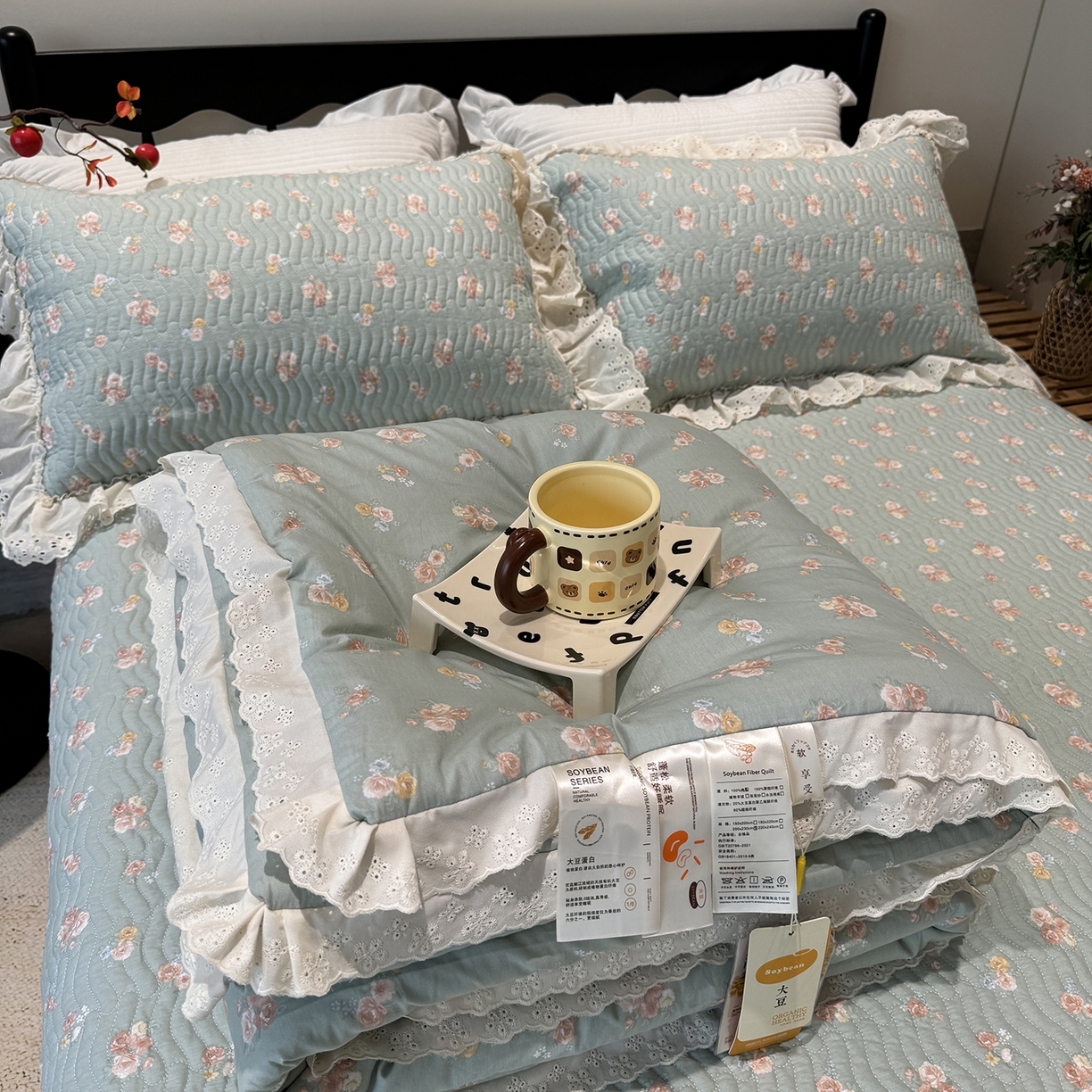 91家纺网 家纺一手货源 找家纺 莱豫家纺 2025新款全棉花边四季被5斤有同款床盖三件套 沐辰花绿