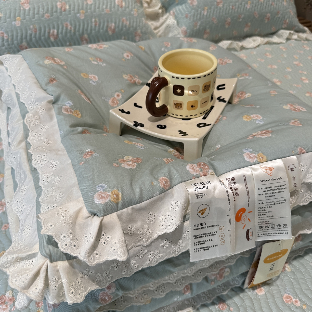 91家纺网 家纺一手货源 找家纺 莱豫家纺 2025新款全棉花边四季被5斤有同款床盖三件套 沐辰花绿