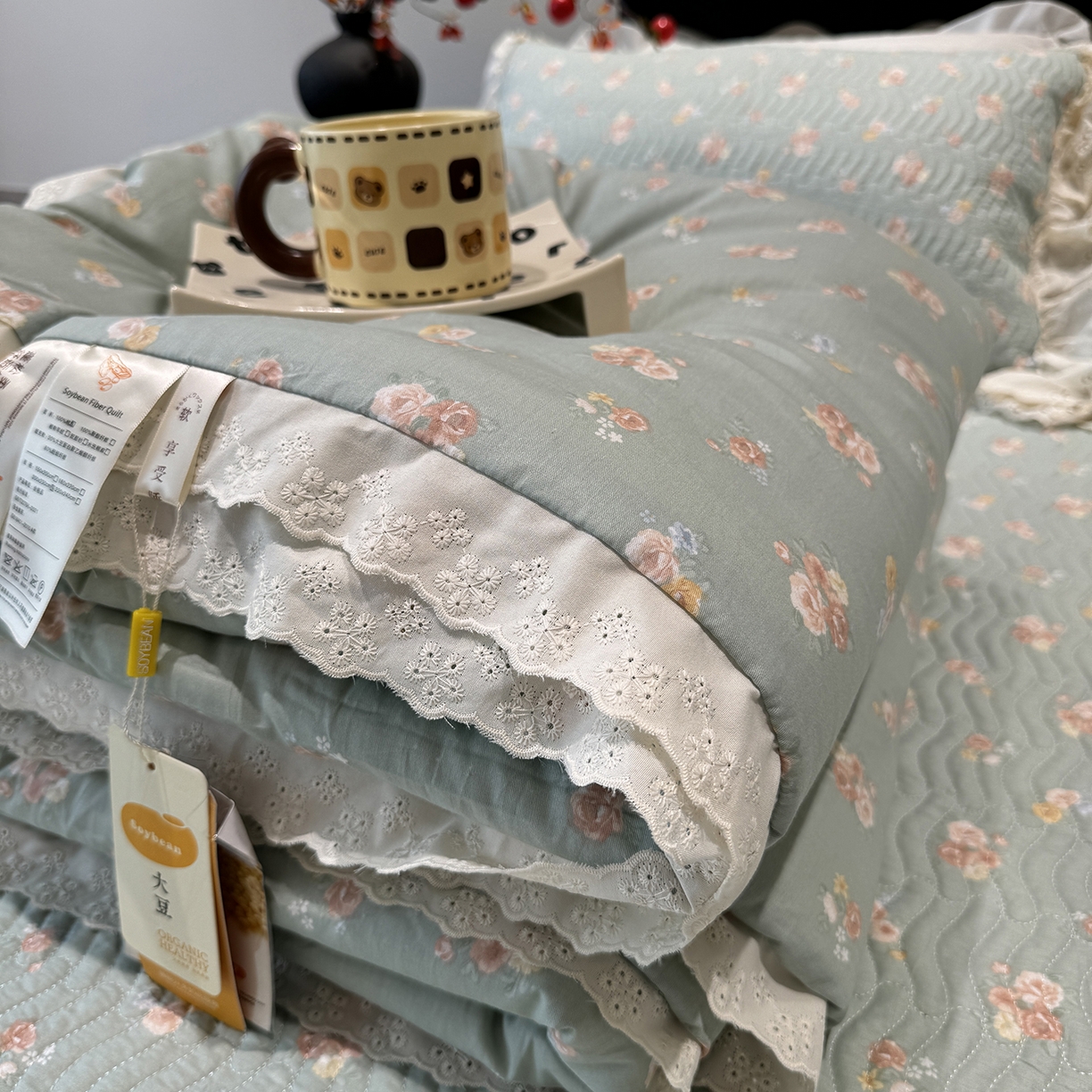 91家纺网 家纺一手货源 找家纺 莱豫家纺 2025新款全棉花边四季被5斤有同款床盖三件套 沐辰花绿