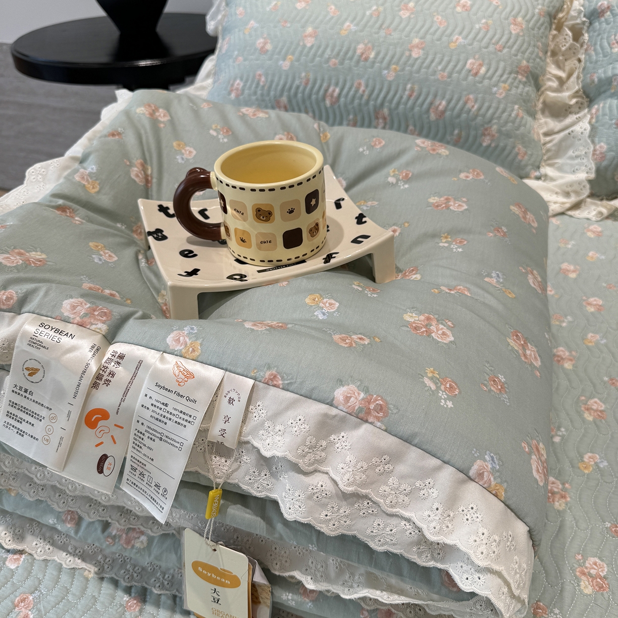 91家纺网 家纺一手货源 找家纺 莱豫家纺 2025新款全棉花边四季被5斤有同款床盖三件套 沐辰花绿