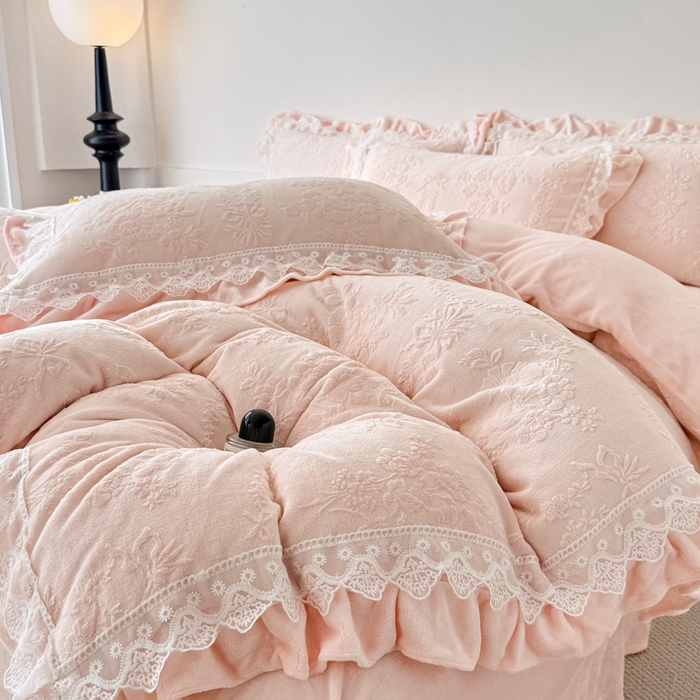 91家纺网 家纺一手货源 找家纺 锦格家纺 2024新款A类高克重牛奶绒四件套苏枚雅【玉粉】