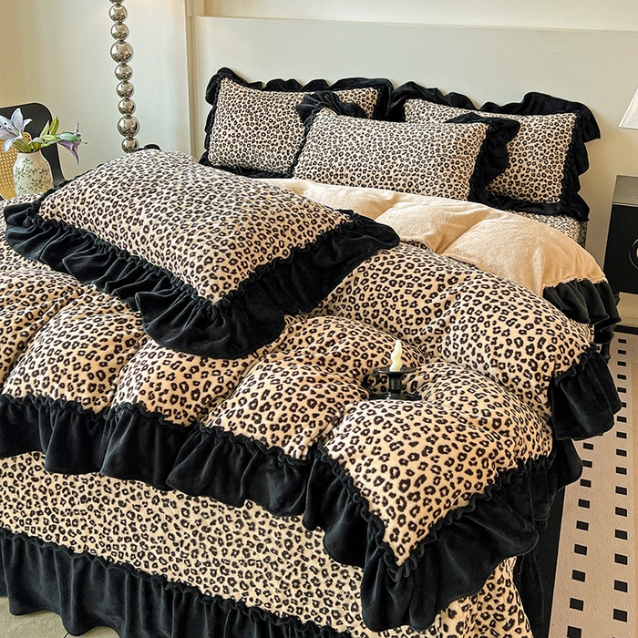 91家纺网 家纺一手货源 找家纺 （总）晨晨家纺 2025新款牛奶绒赫本风夹棉床盖三件套