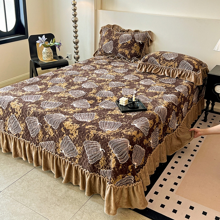 91家纺网 家纺一手货源 找家纺 （总）晨晨家纺 2025新款牛奶绒赫本风夹棉床盖三件套