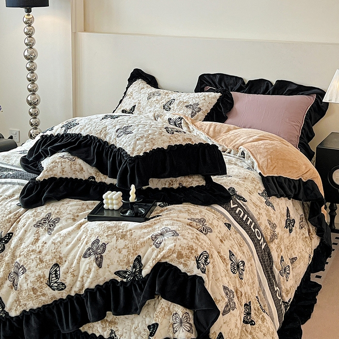 91家纺网 家纺一手货源 找家纺 （总）晨晨家纺 2025新款牛奶绒赫本风夹棉床盖三件套