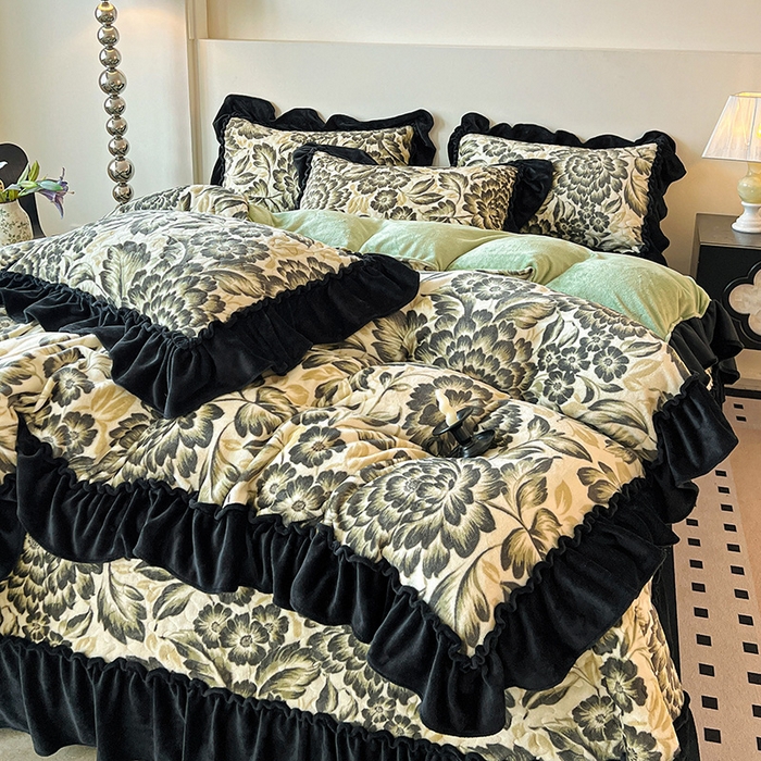 91家纺网 家纺一手货源 找家纺 （总）晨晨家纺 2025新款牛奶绒赫本风夹棉床盖三件套