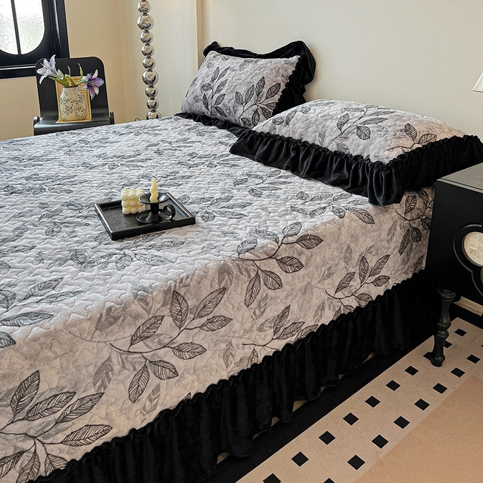 91家纺网 家纺一手货源 找家纺 晨晨家纺 2025新款牛奶绒赫本风夹棉床盖三件套 知叶-灰