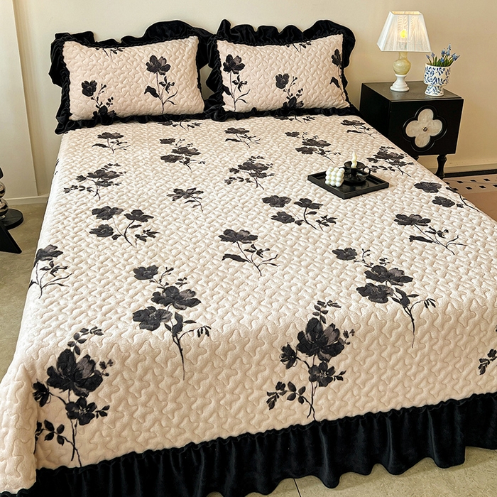 91家纺网 家纺一手货源 找家纺 晨晨家纺 2025新款牛奶绒赫本风夹棉床盖三件套 雅韵-米