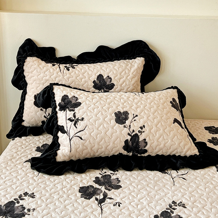 91家纺网 家纺一手货源 找家纺 晨晨家纺 2025新款牛奶绒赫本风夹棉床盖三件套 雅韵-米