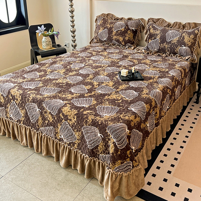 91家纺网 家纺一手货源 找家纺 晨晨家纺 2025新款牛奶绒赫本风夹棉床盖三件套 南瓜-咖