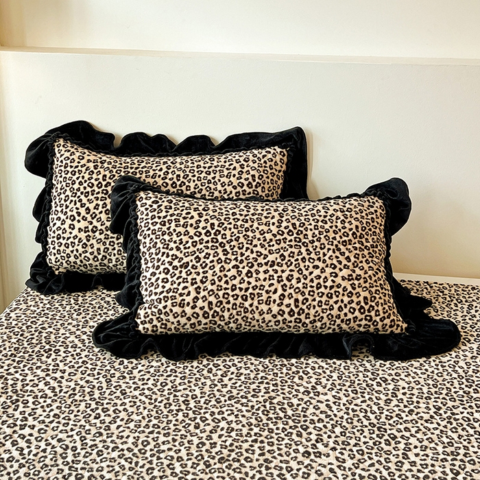 91家纺网 家纺一手货源 找家纺 晨晨家纺 2025新款牛奶绒赫本风夹棉床盖三件套 豹纹-陀