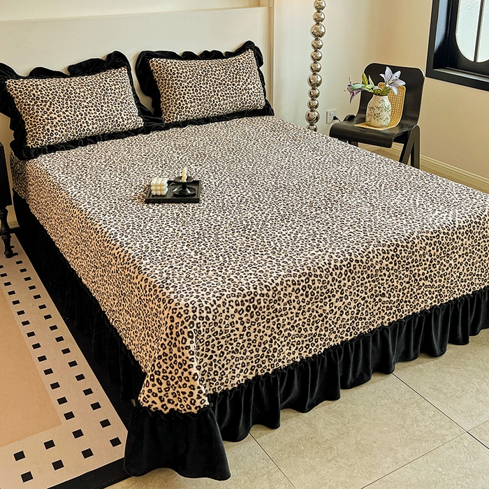 91家纺网 家纺一手货源 找家纺 晨晨家纺 2025新款牛奶绒赫本风夹棉床盖三件套 豹纹-陀