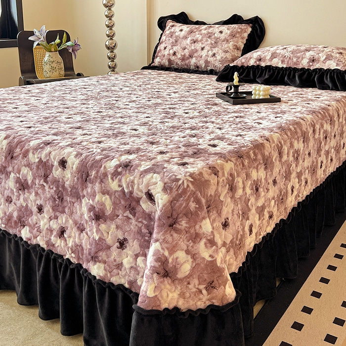 91家纺网 家纺一手货源 找家纺 晨晨家纺 2025新款牛奶绒赫本风夹棉床盖三件套 樱花-粉