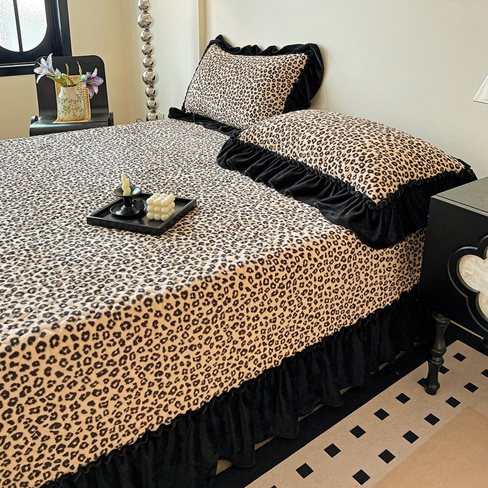 91家纺网 家纺一手货源 找家纺 晨晨家纺 2025新款牛奶绒赫本风夹棉床盖三件套 豹纹-陀