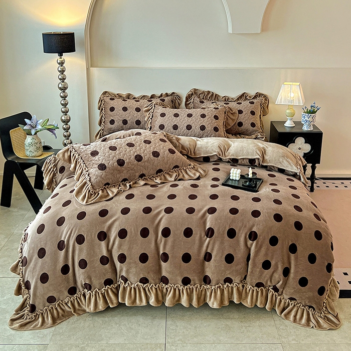 91家纺网 家纺一手货源 找家纺 晨晨家纺 2025新款牛奶绒赫本风夹棉床盖四件套 圈点-咖