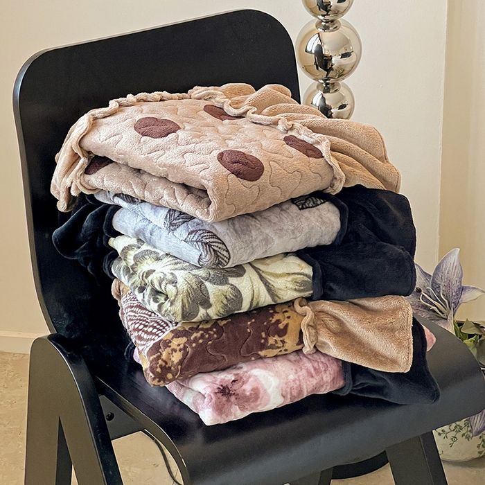 晨晨家纺 2025新款牛奶绒赫本风夹棉床盖四件套 组合图