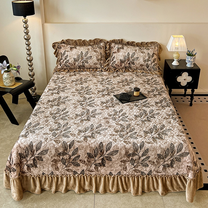 91家纺网 家纺一手货源 找家纺 晨晨家纺 2025新款牛奶绒赫本风夹棉床盖四件套 知叶-咖