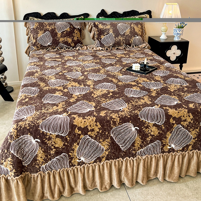 91家纺网 家纺一手货源 找家纺 晨晨家纺 2025新款牛奶绒赫本风夹棉床盖四件套 花海-绿