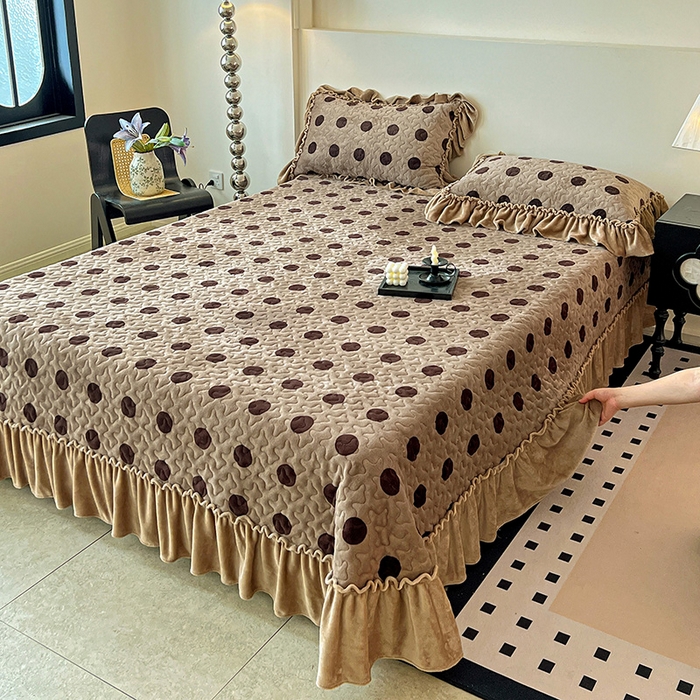 91家纺网 家纺一手货源 找家纺 晨晨家纺 2025新款牛奶绒赫本风夹棉床盖四件套 圈点-咖