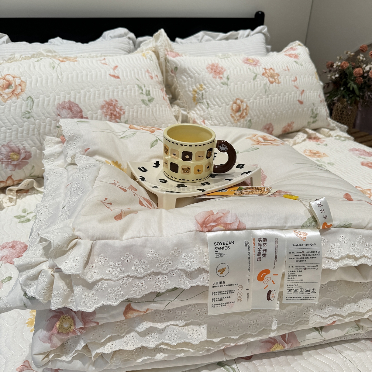 91家纺网 家纺一手货源 找家纺 莱豫家纺 2025新款全棉花边四季被5斤有同款床盖三件套 清幽粉
