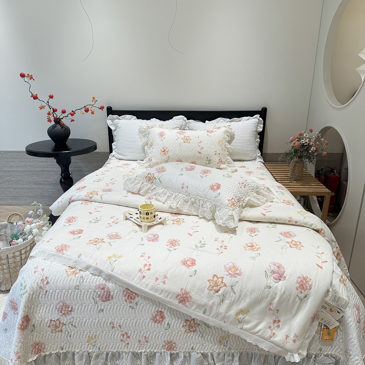 91家纺网 家纺一手货源 找家纺 莱豫家纺 2025新款全棉花边四季被5斤有同款床盖三件套 清幽粉